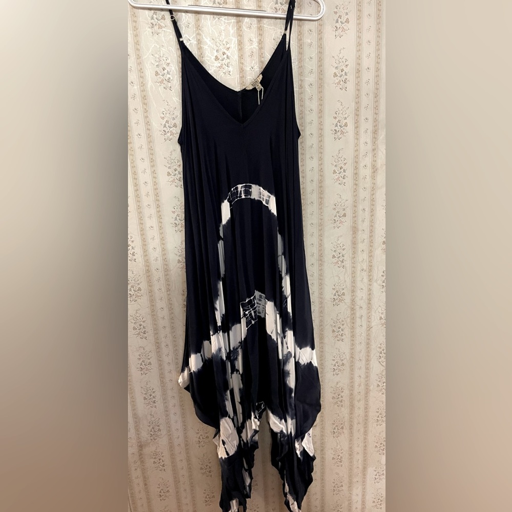 NWT flowy dress. Size medium